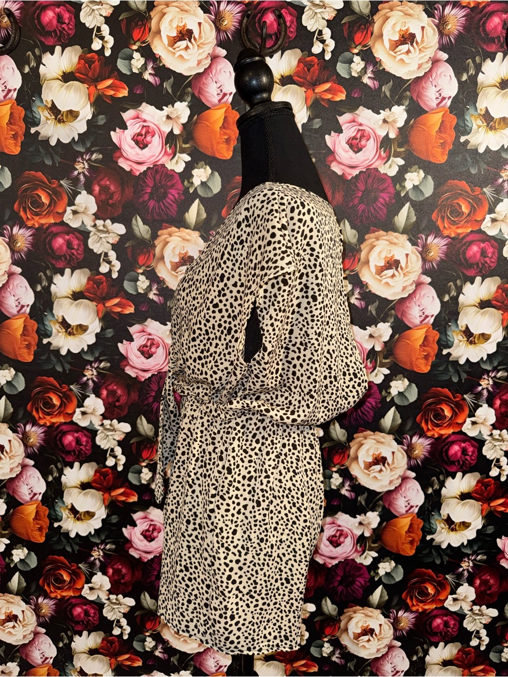 Francesca's Collections Beige and Black Leopard Print Open-Back Romper, M - Picture 4 of 13